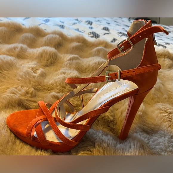 BCBGeneration Montie Orange Leather
Strappy 5 inch Heels Size 8 - Picture 4 of 13